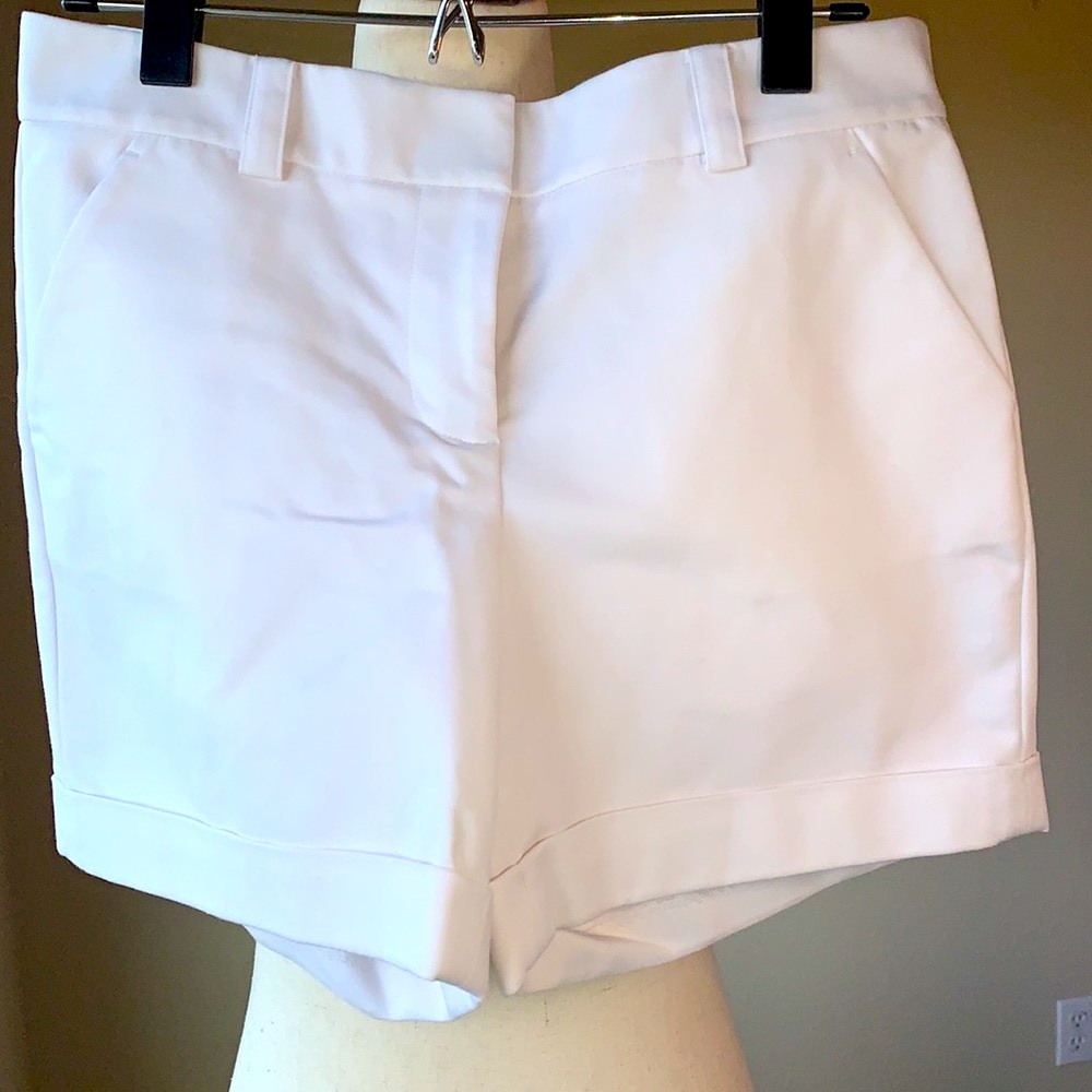 EUC Vince Camuto Dressy white cuff shorts stretch sz 4 front pockets - Picture 2 of 7